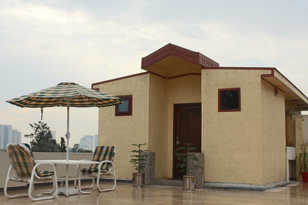 S Chalet Islamabad Bed & Breakfast Exterior foto